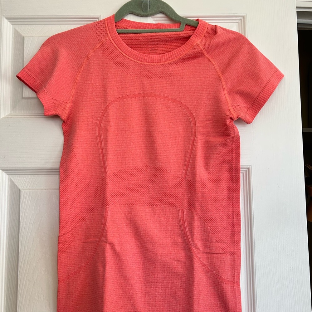 Lululemon short sleeve swiftly - coral red